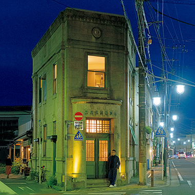 鎌倉パグ 本日12/25 パグ吉の誕生日🎉🎂 大きくなりました🐾 《犬猫カフェ
