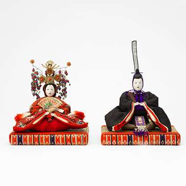 とらや〉秘蔵のおひなさまが特別公開！ 280点の雛道具が揃います