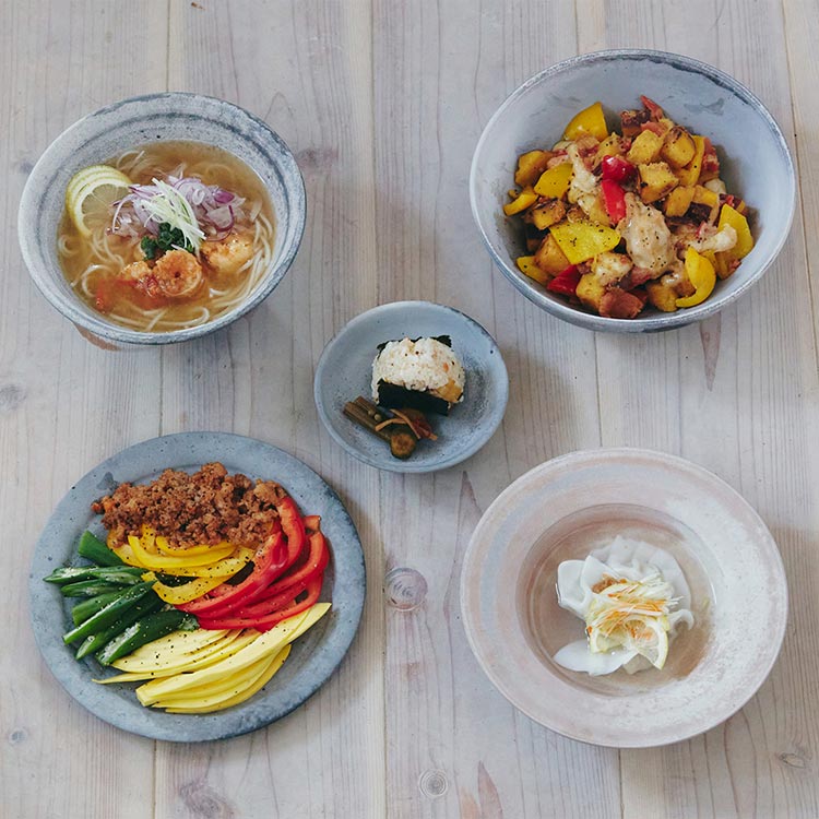 モダンな焼き締めに釘付け！ 鮫島陽 展＠OUTBOUND｜輪湖雅江の器と