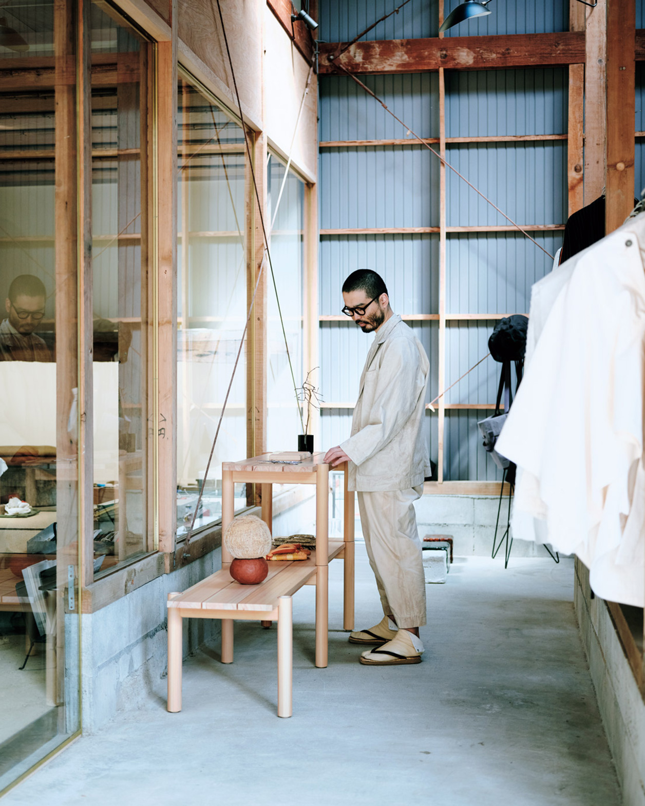 和と洋を超えた感性で創造に臨む｜〈カリモク家具〉と部屋。 | カーサ