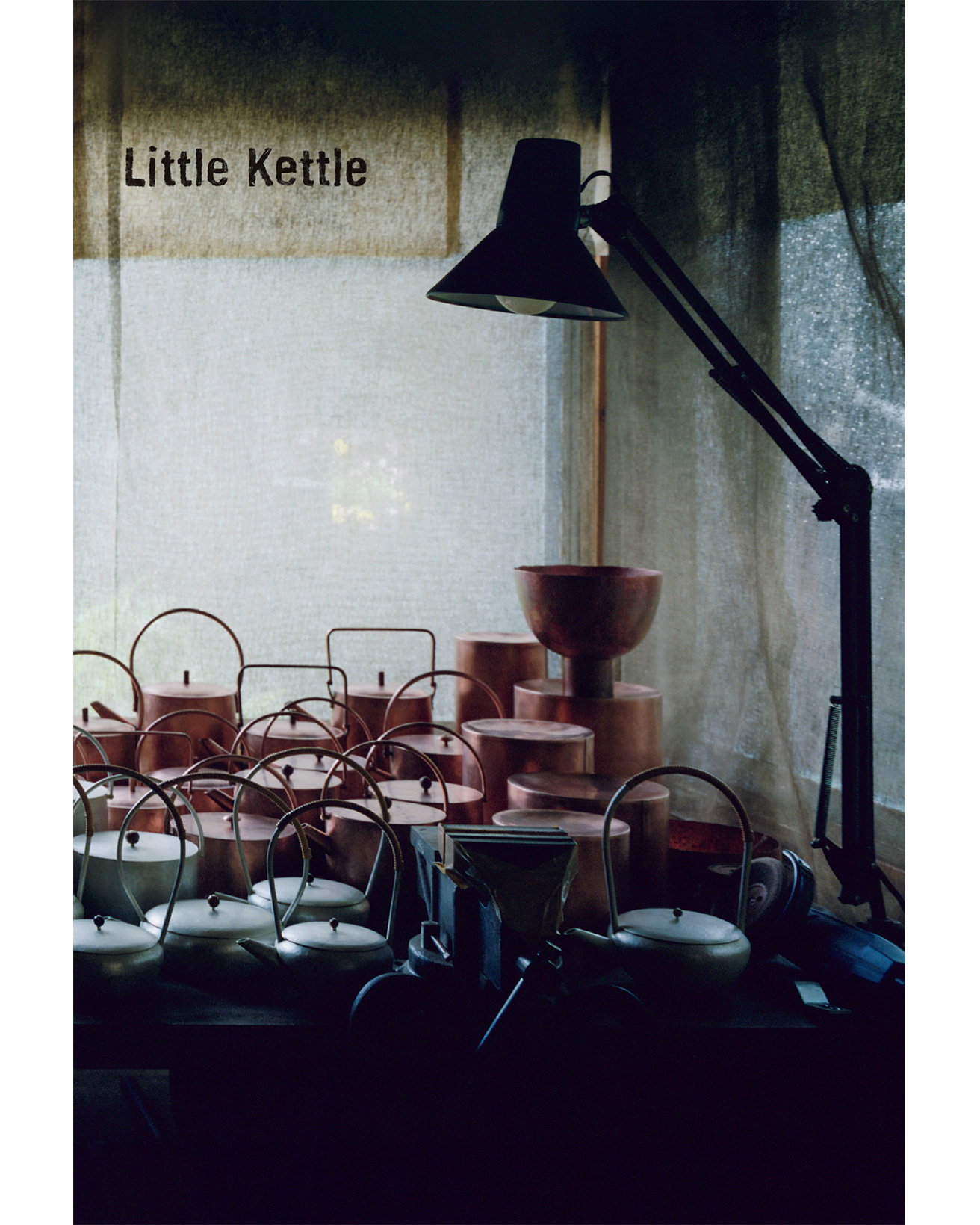 金工家・中村友美のやかんをホンマタカシが撮影した写真集。 | カーサ