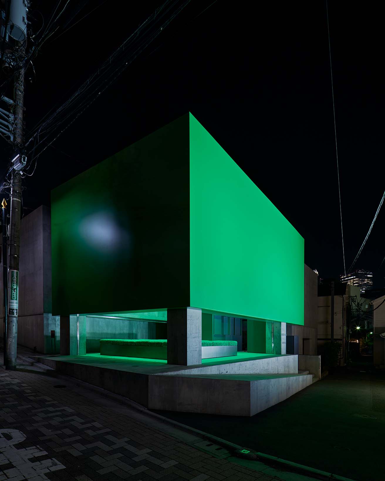 ボッテガ・ヴェネタ〉表参道フラッグシップ1周年。原宿に出現した緑の