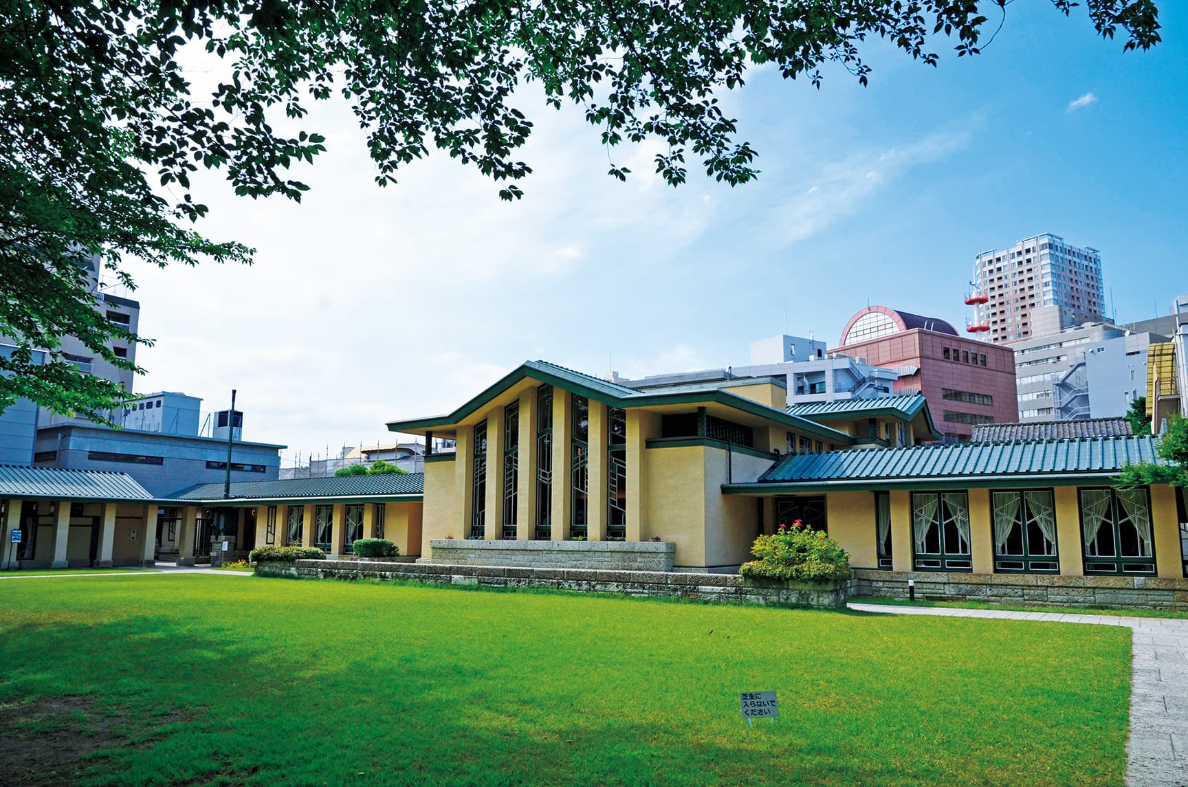 気軽に行けるライト建築、池袋の〈自由学園明日館〉。喫茶付き見学の喫茶メニューにないのはどれ？