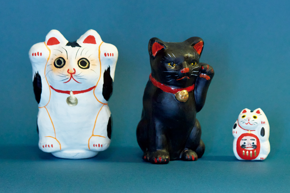 招き猫 多摩張り子 多摩張り子 ダルマ抱き招き猫 | アトリエガング ATELIERGANGU