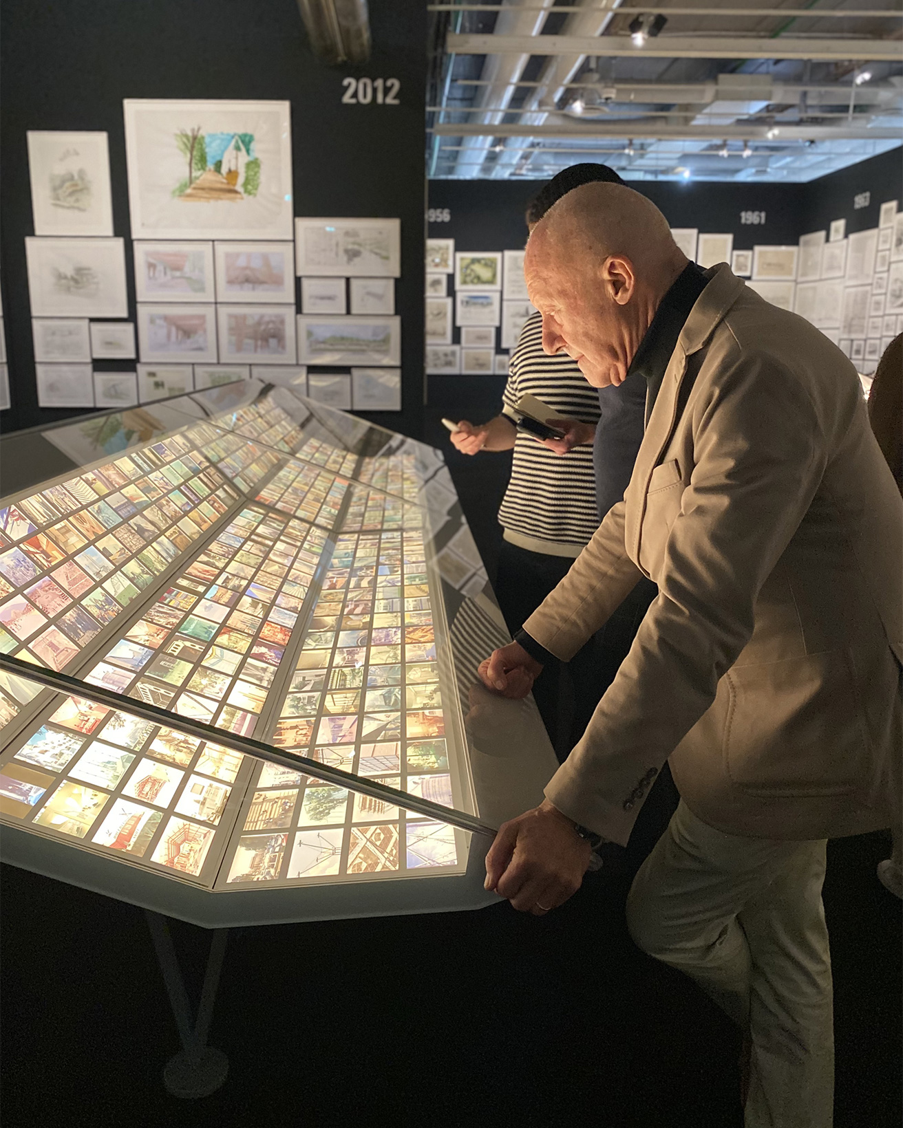 建築界をリードしてきたノーマン・フォスターの大回顧展、パリ