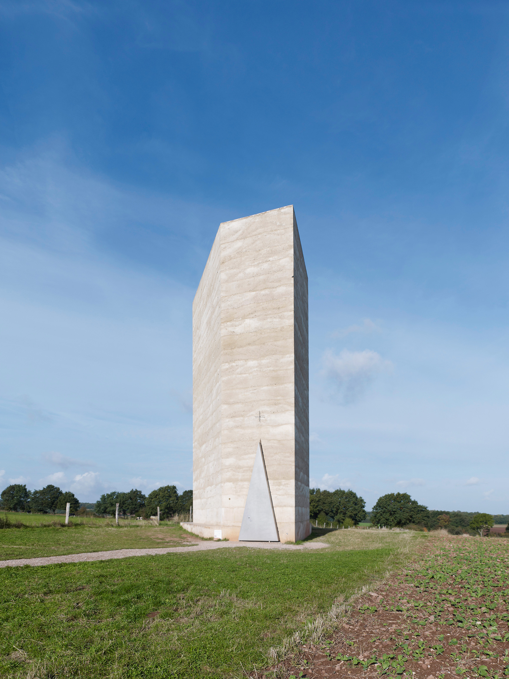 倉俣史朗、ロン・アラッド、川久保玲…金属デザインの名作展。 | カーサ