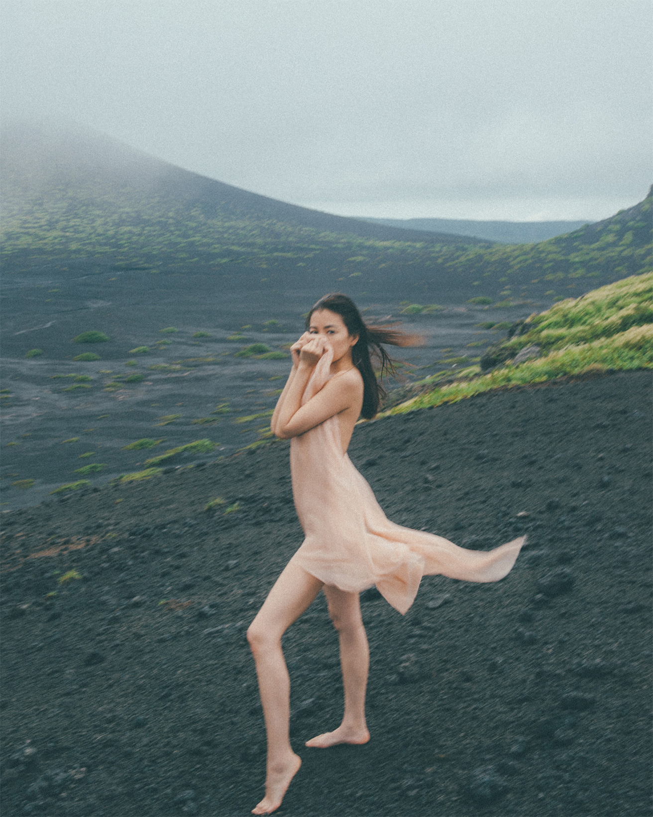 カリモク コモンズ トウキョウ〉で矢野未希子×東京祐の写真展が開催