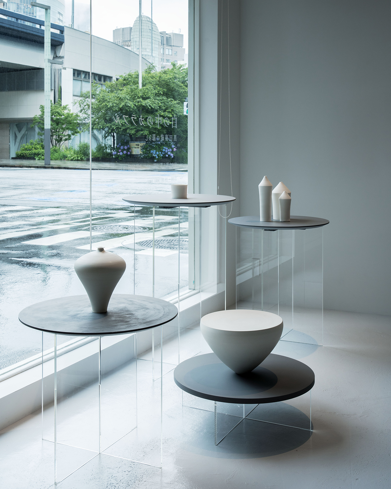 特別展「黒田泰蔵」図録 白磁のアーティスト、黒田泰蔵の“チャーミング”な横顔。展覧会が