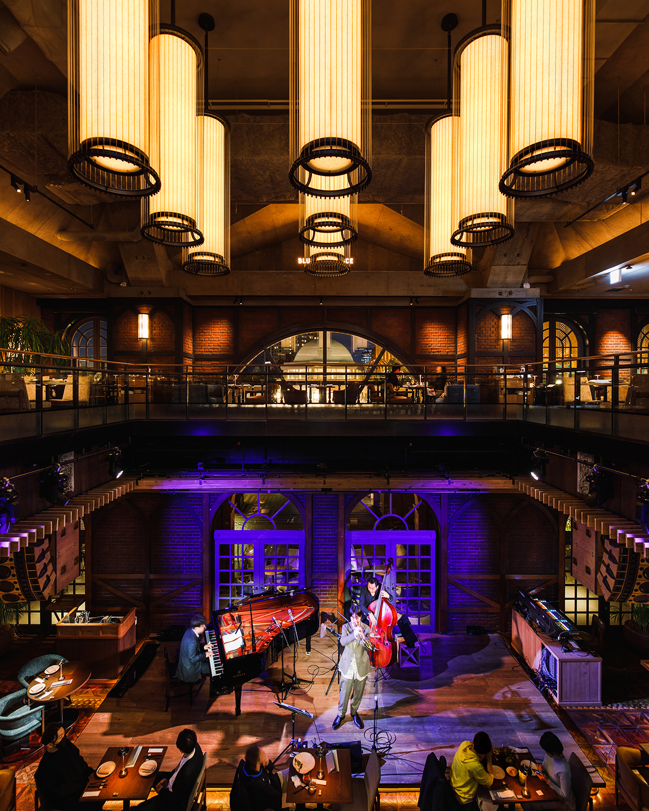 ブルーノート〉が手掛ける新たなダイニングが恵比寿に誕生。開放的な