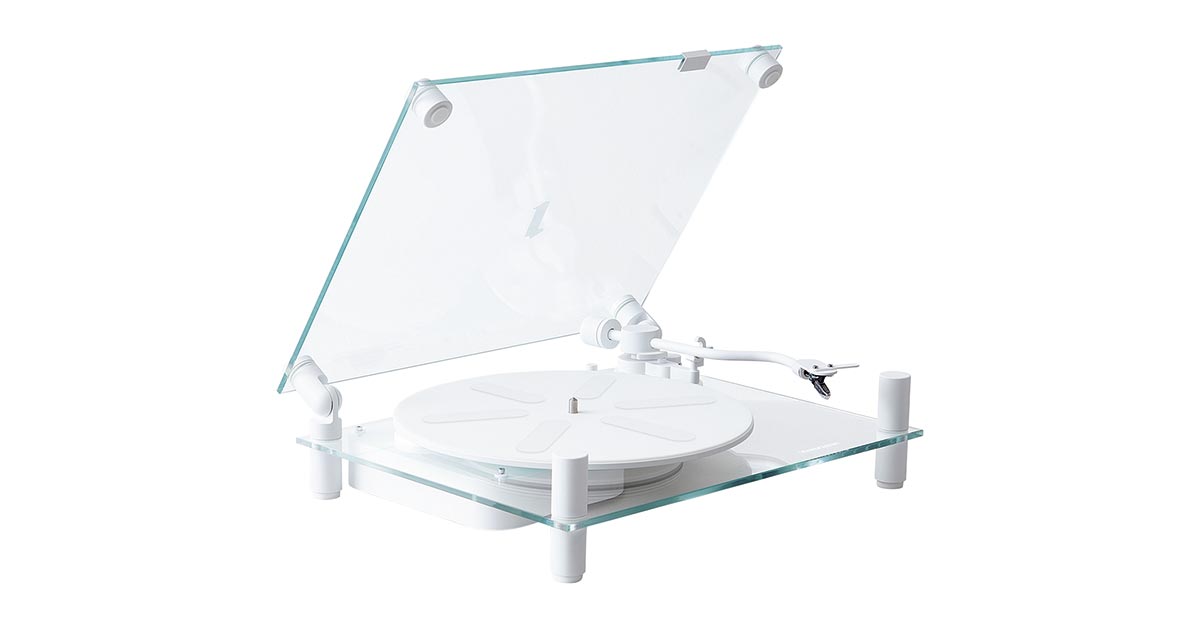 ストックホルム発の《ターンテーブル》は、アルミニウムと強化ガラスで構成。