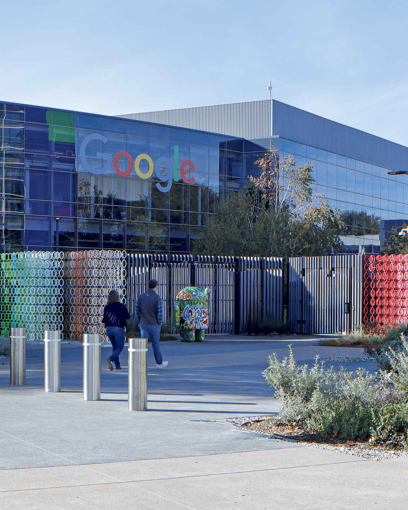 米Google本社のエントランスにエマニュエル・ムホーが出現させた