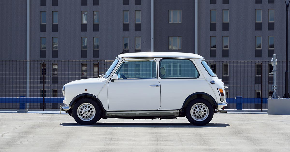 Chill CARS｜《ローバー ミニ》小型車に革命を与えた、世界有数の名車。