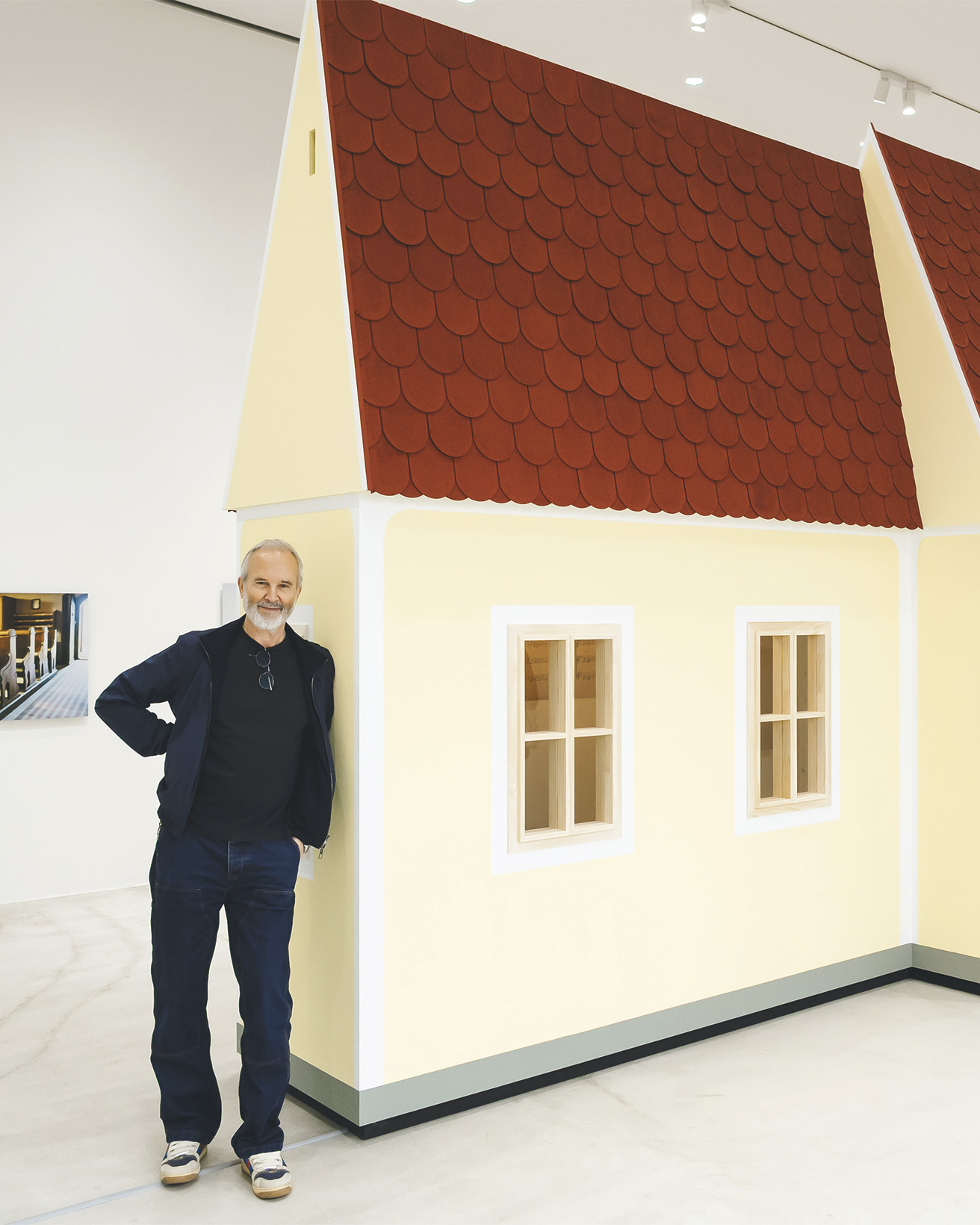 エルヴィン・ヴルムの日本初個展が青森・十和田で開催中。いびつ