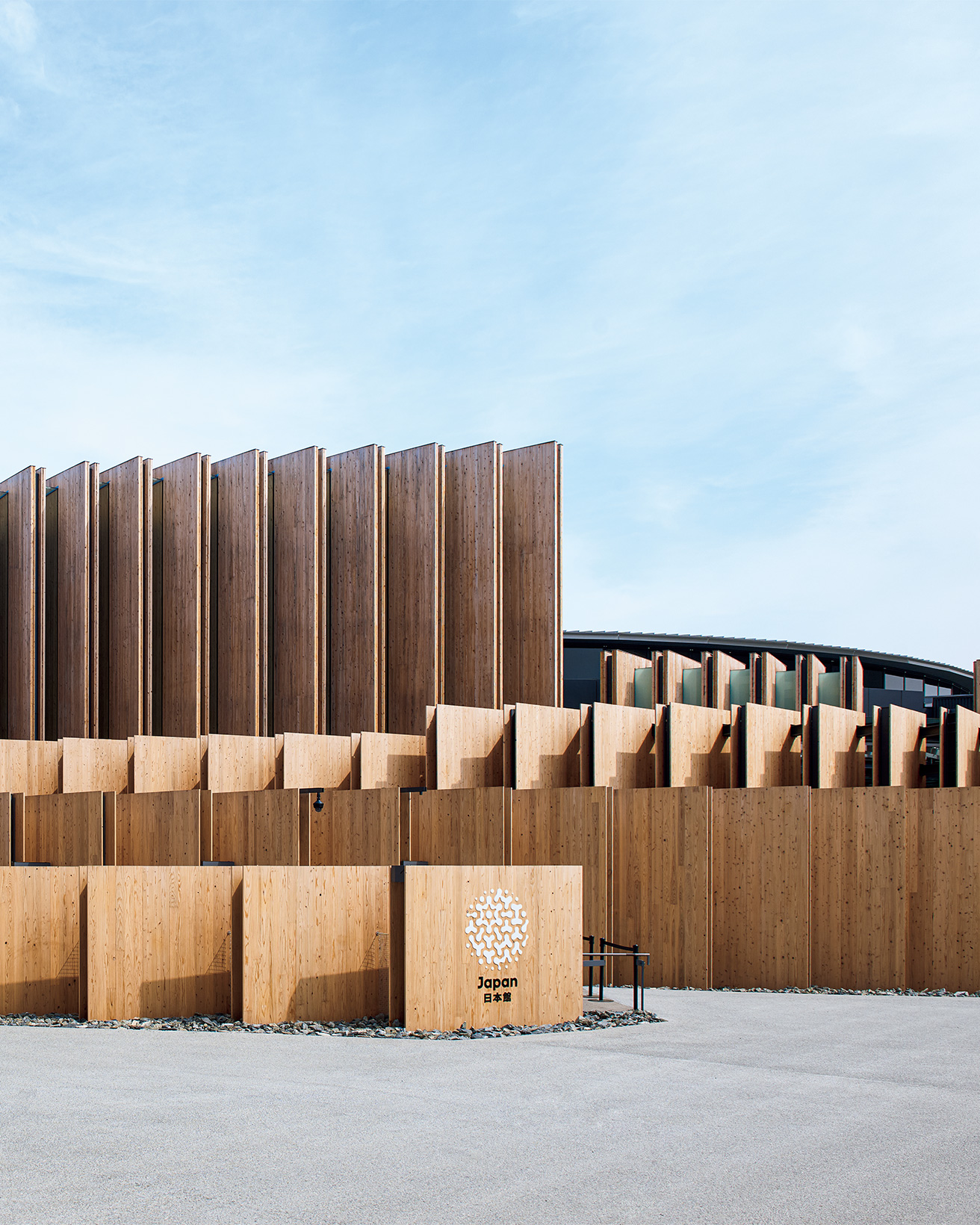 最新号ちょい見せ】日本館の総合プロデューサー・佐藤オオキが万博で