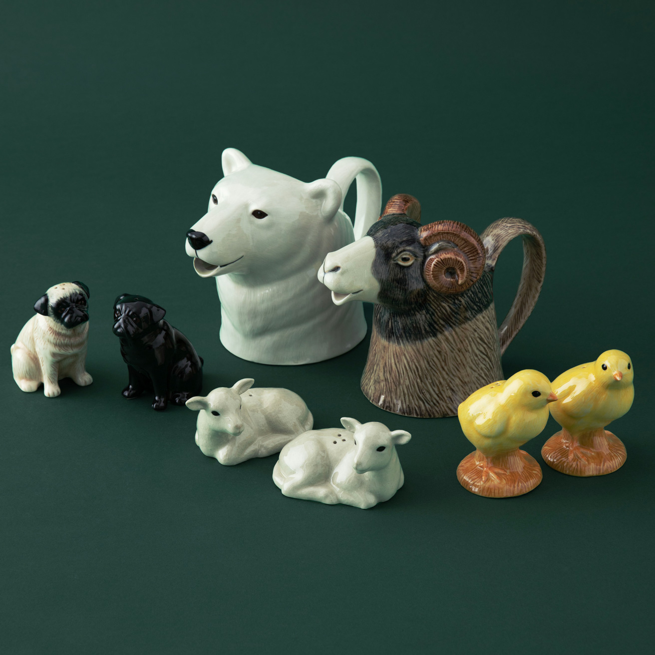 キュートな動物たちのテーブルウェア。奇抜ながらも食卓に不思議とマッチ。