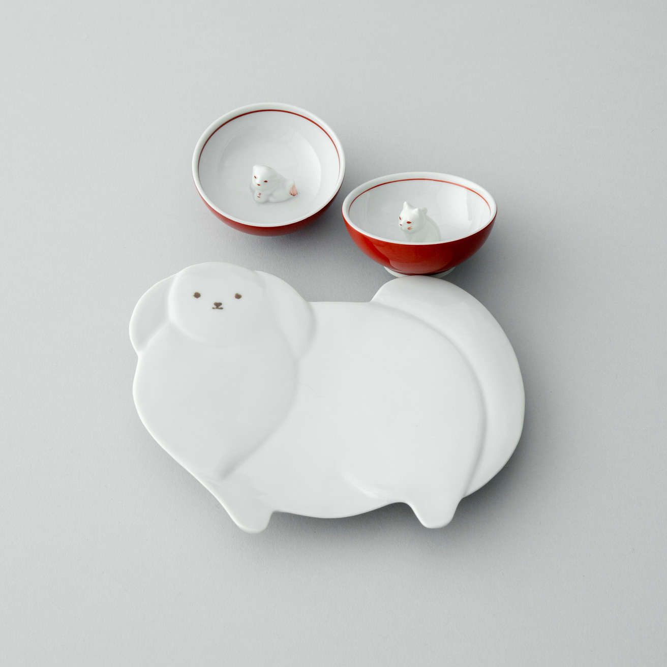 酒を注ぐとまるで犬猫がお風呂に入っているよう！ 九谷焼の盃と器で、癒しの晩酌を。