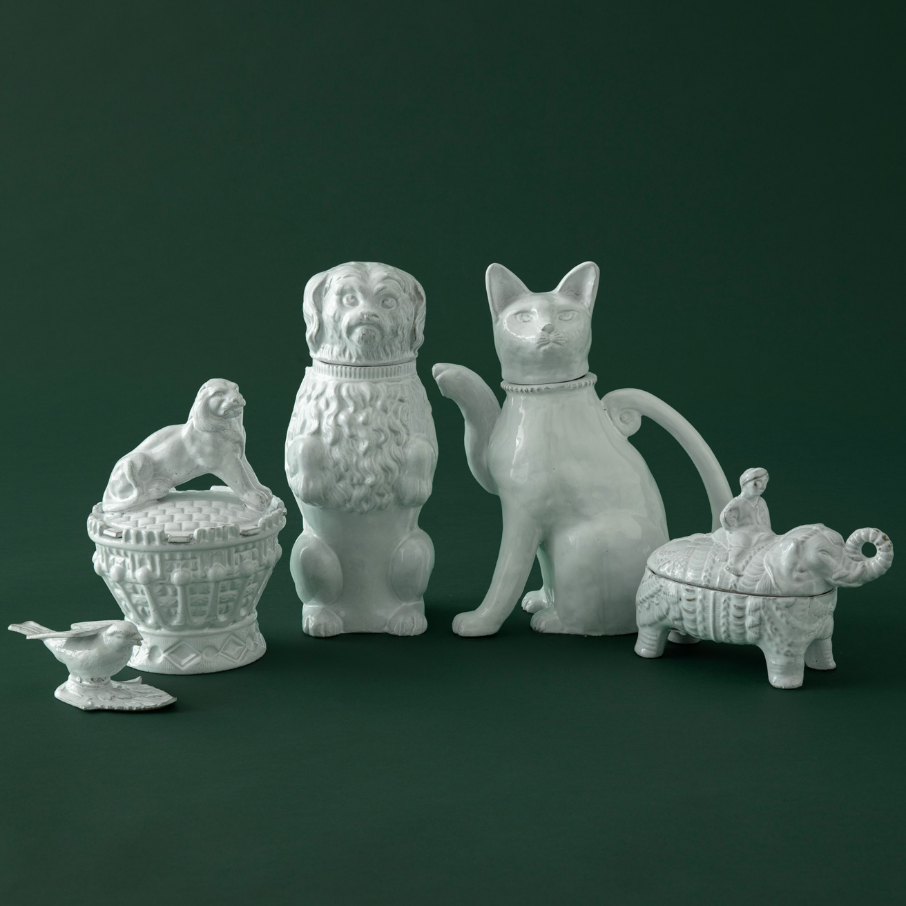 〈アスティエ・ド・ヴィラット〉の動物モチーフ陶器。繊細で精巧な表現が、まるで彫刻のよう。