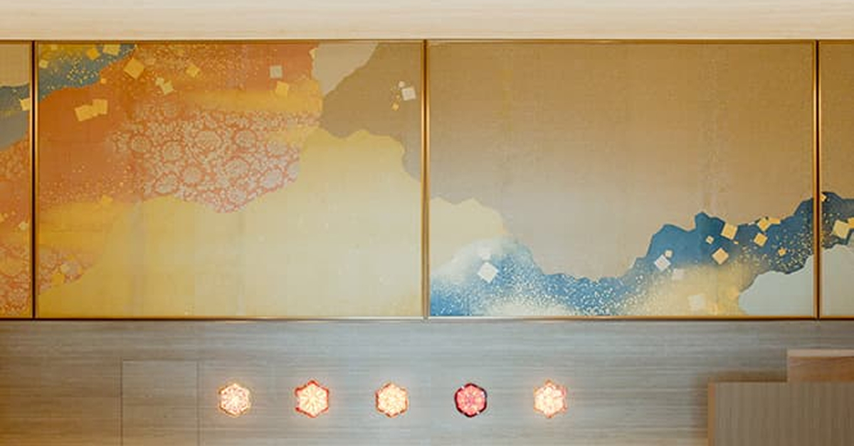 〈The Okura Tokyo〉オークラ ヘリテージウイングの5Fロビーにある、壁面装飾の文様の元ネタは次のどれ？