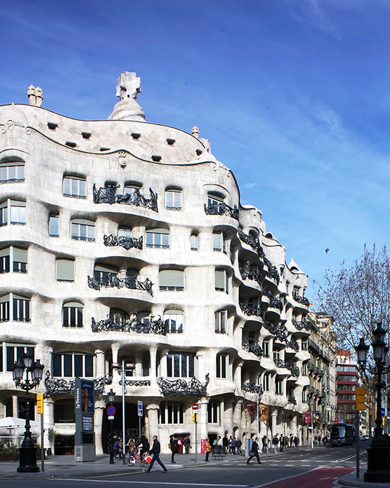 天才建築家・ガウディが手がけた〈カサ・ミラ〉に作った、当時注目を