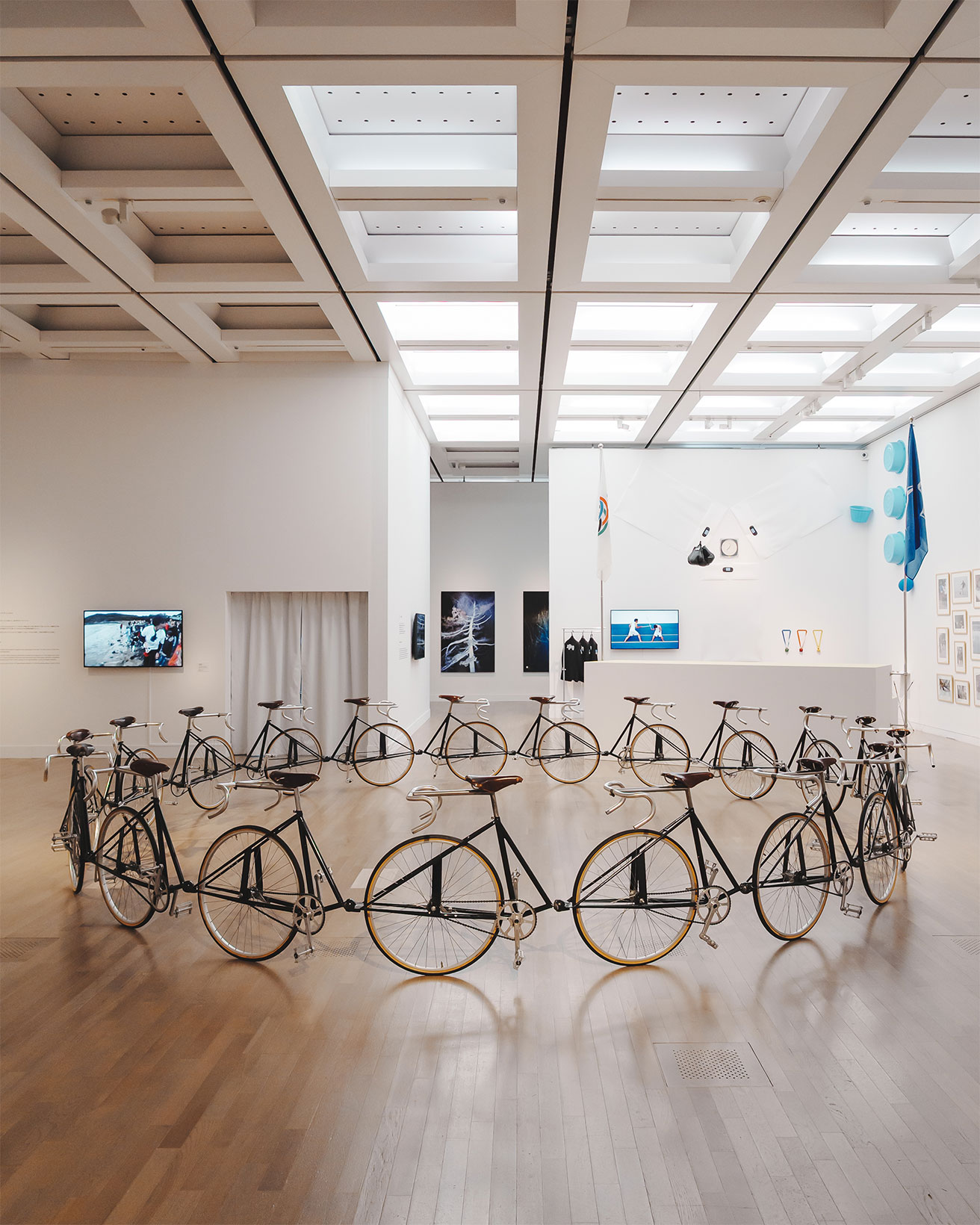 村上隆、奈良美智、椿昇、宮島達男…世紀をまたぐ20年間を日本発