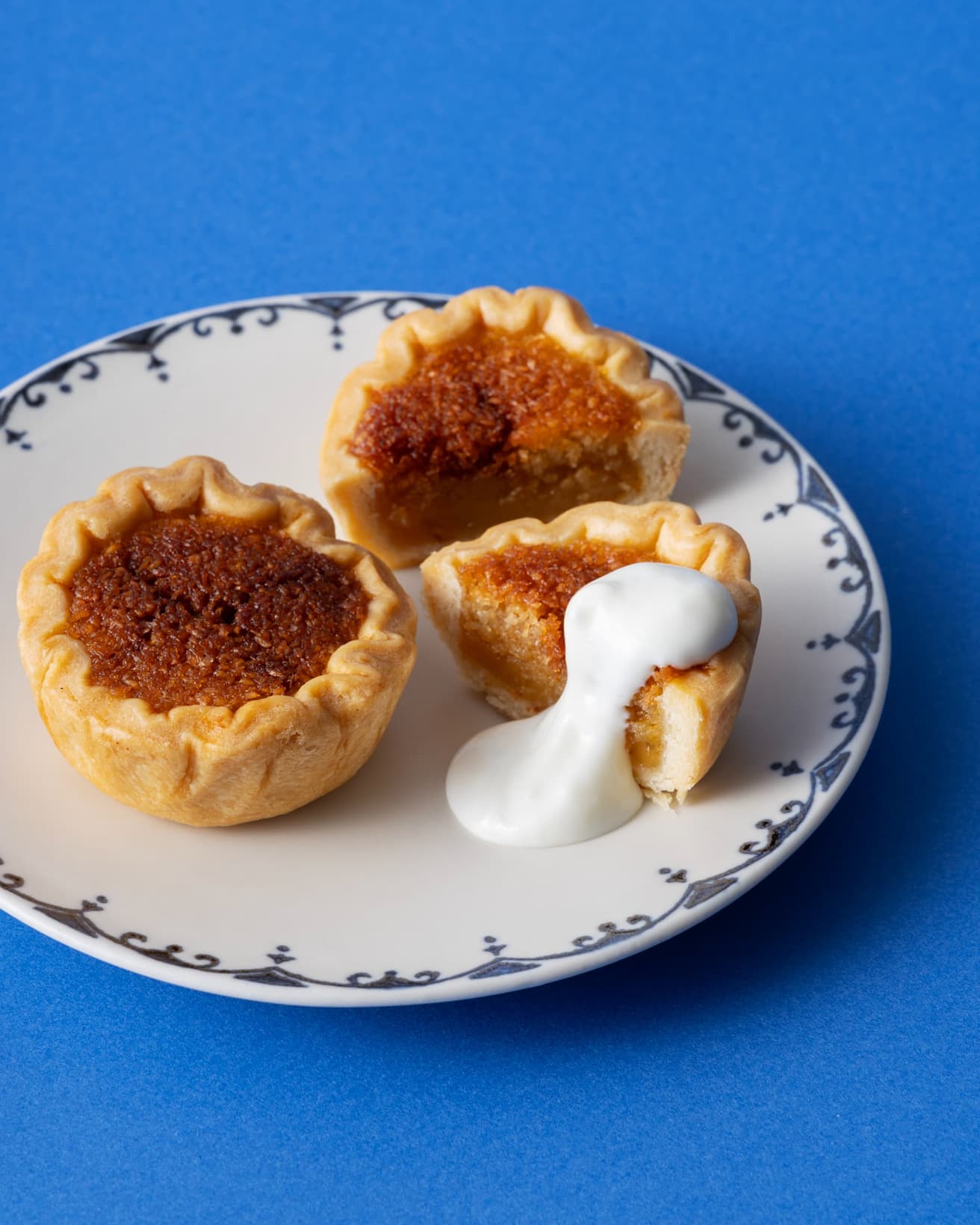 沖縄スイーツの新定番！ ココナッツの甘い香りとサクサク生地の無添加タルト。