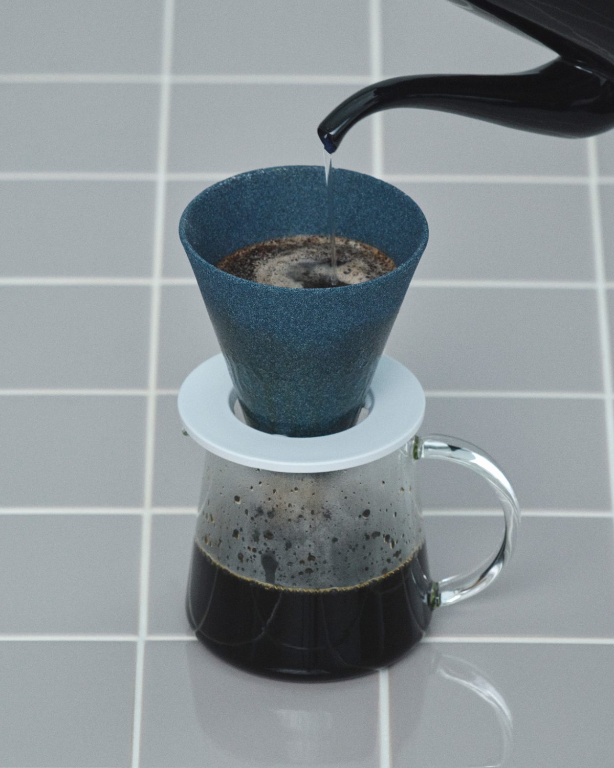 豆の旨みを引き出し、半永久的に使い回せる磁器製のコーヒーフィルター