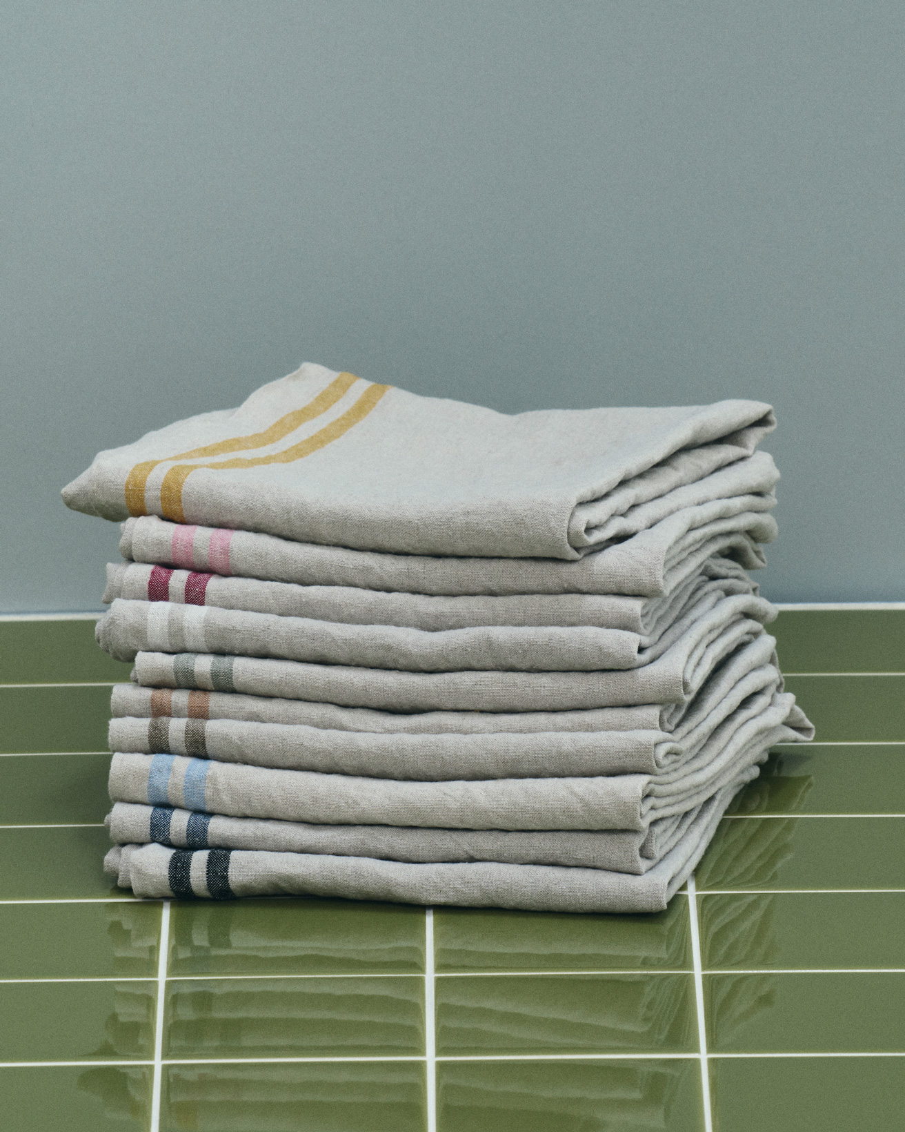 麻織物の老舗が確かな技で織り上げた、手触りの良いリネンキッチンタオル＆クロス。