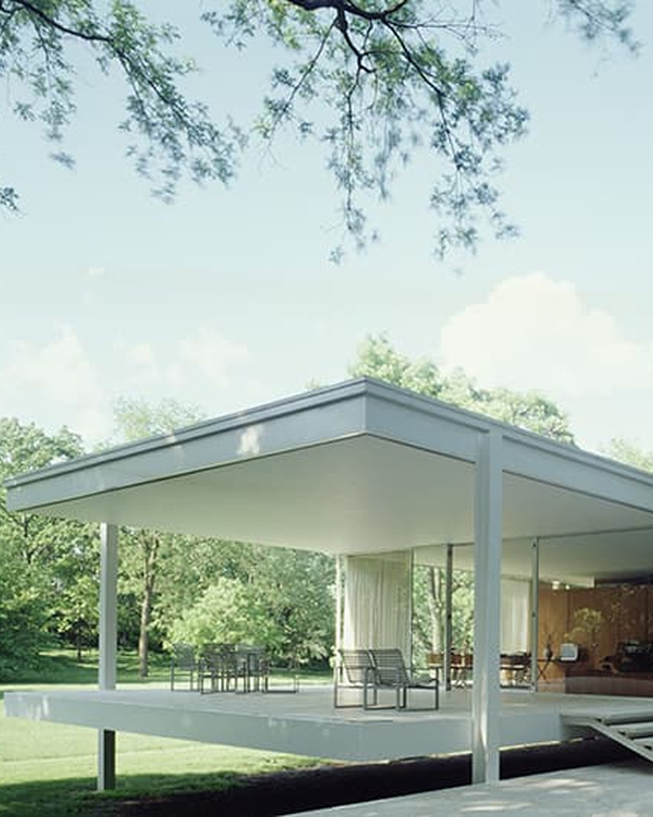 巨匠建築家・ミースの名作住宅〈ファンズワース邸〉はこれまで、どんな