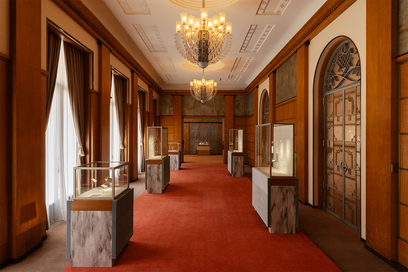 響き合うアール・デコ、ヴァン クリーフ＆アーペルの展覧会が東京都庭園美術館で開催。