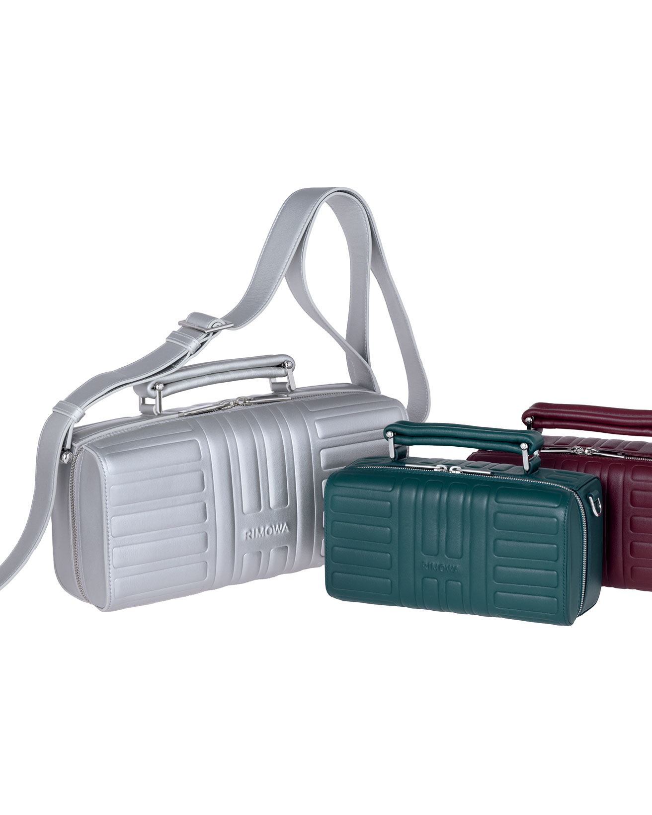 旅のDNAを受け継ぐ、〈リモワ〉初のレザーバッグが登場。 | カーサ