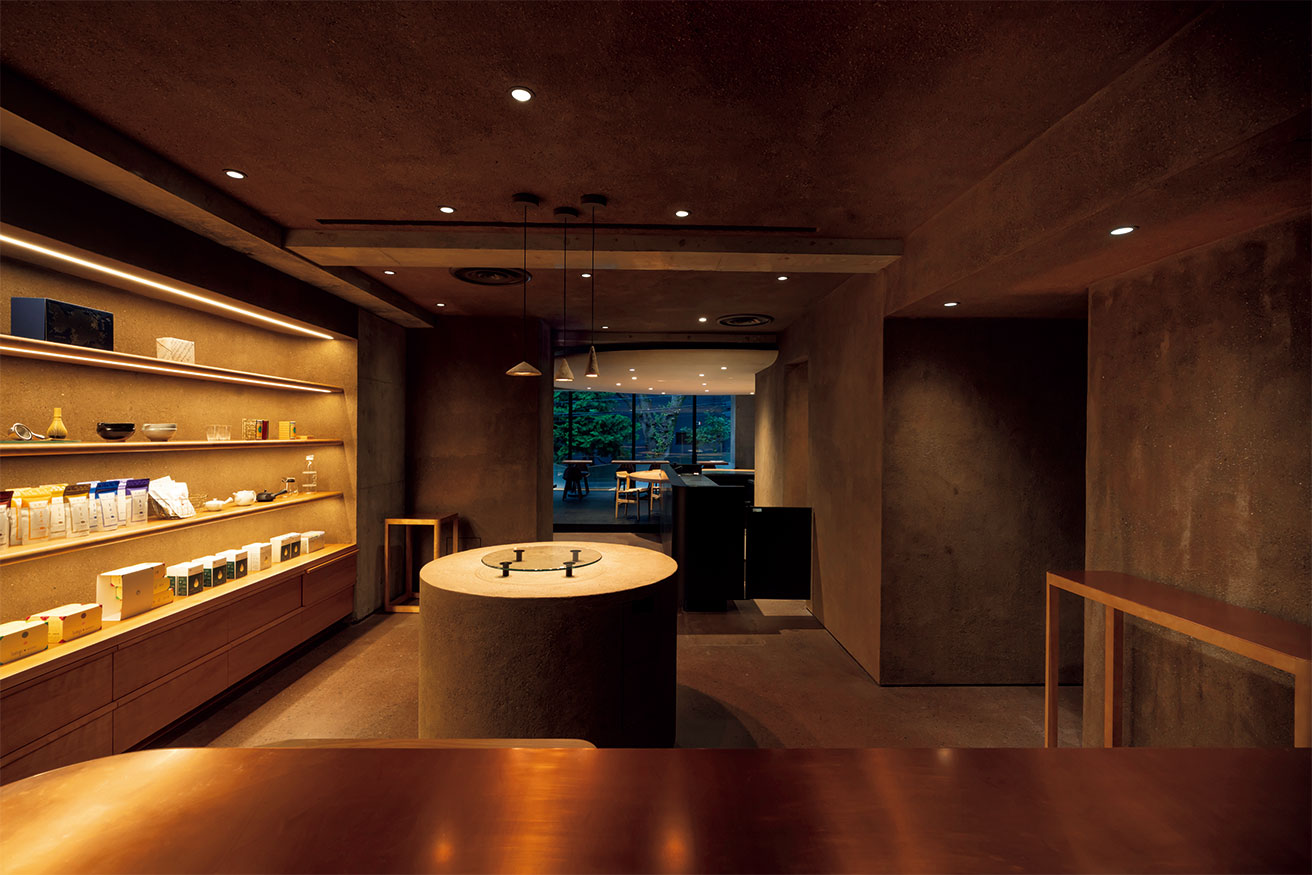 Puddleが手がけた東京・青山の〈一保堂茶舗〉旗艦店。茶畑や地中をイメージした空間とは？