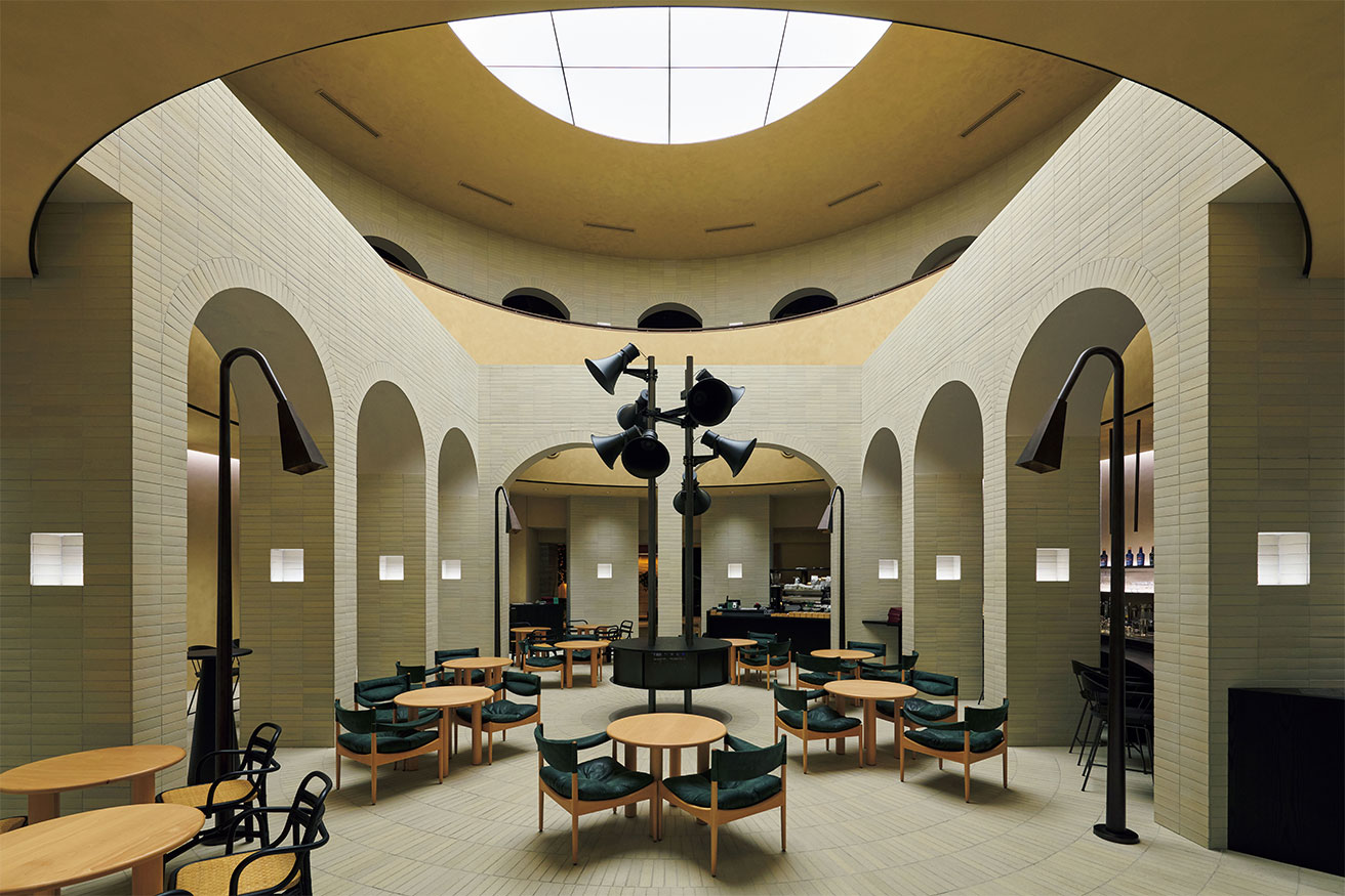 ダイケイミルズ設計、〈ニュウマン高輪〉に誕生した屋外気分の飲食空間!?