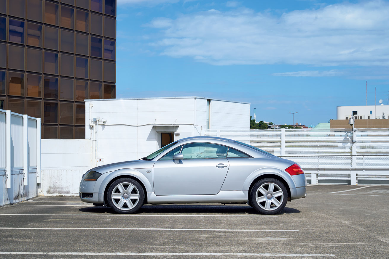 Chill CARS｜《アウディ TT（1st）》レス・イズ・モアを具現化した、カーデザインの金字塔。