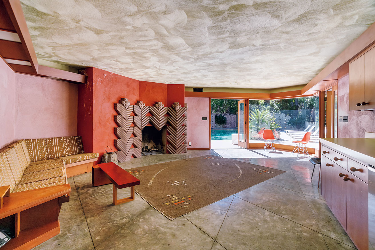 ミッドセンチュリーの至宝。デヴィッド・リンチ所有のハリウッド邸宅が販売中！