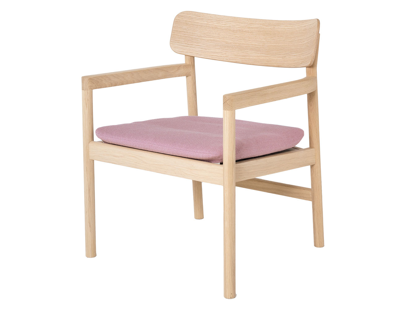 セシリエ・マンツが語る、構造美と誠実なクラフトが光るチェア。