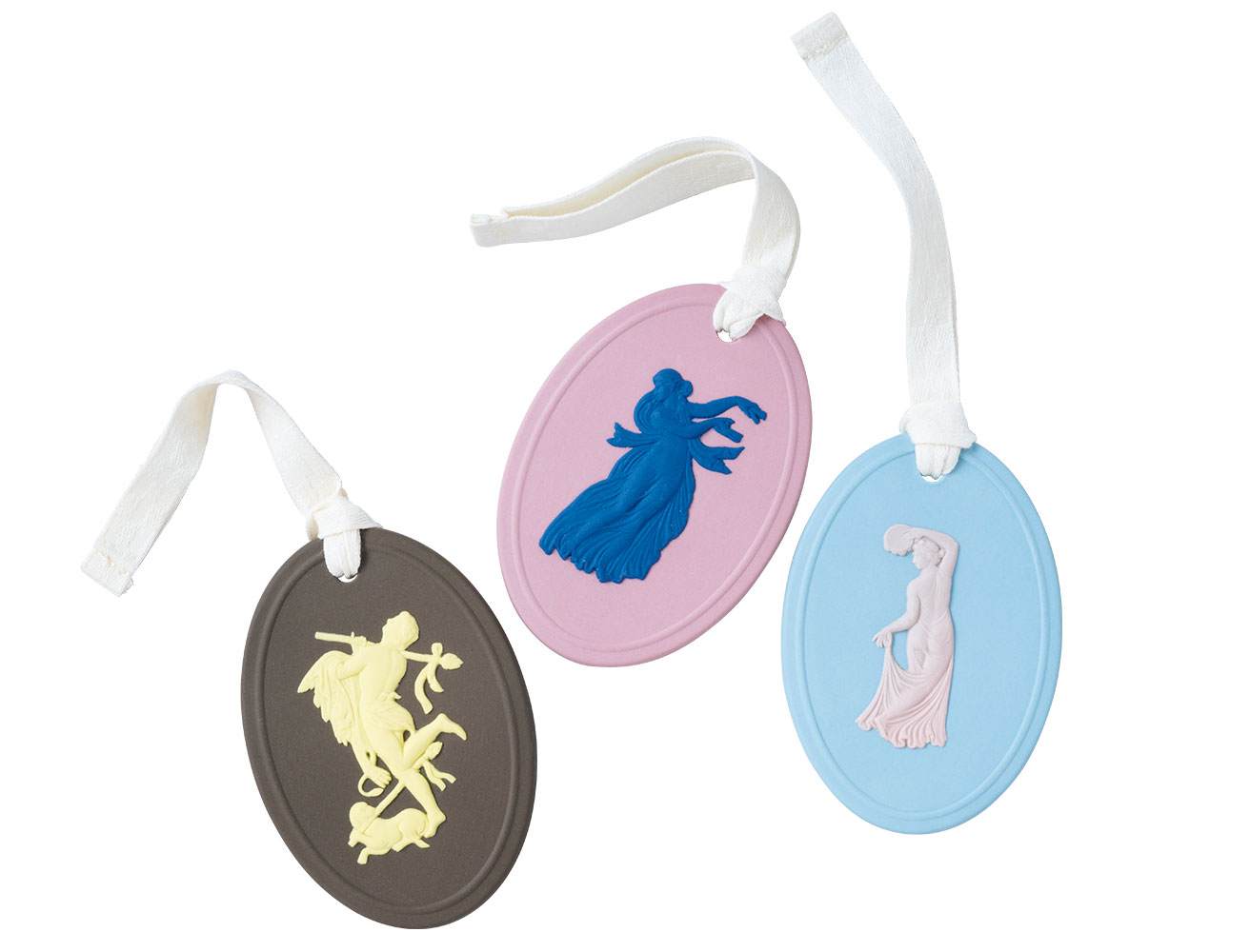 〈ウェッジウッド〉のホリデイコレクションは、250周年記念のクラシックモダンなオーナメント。