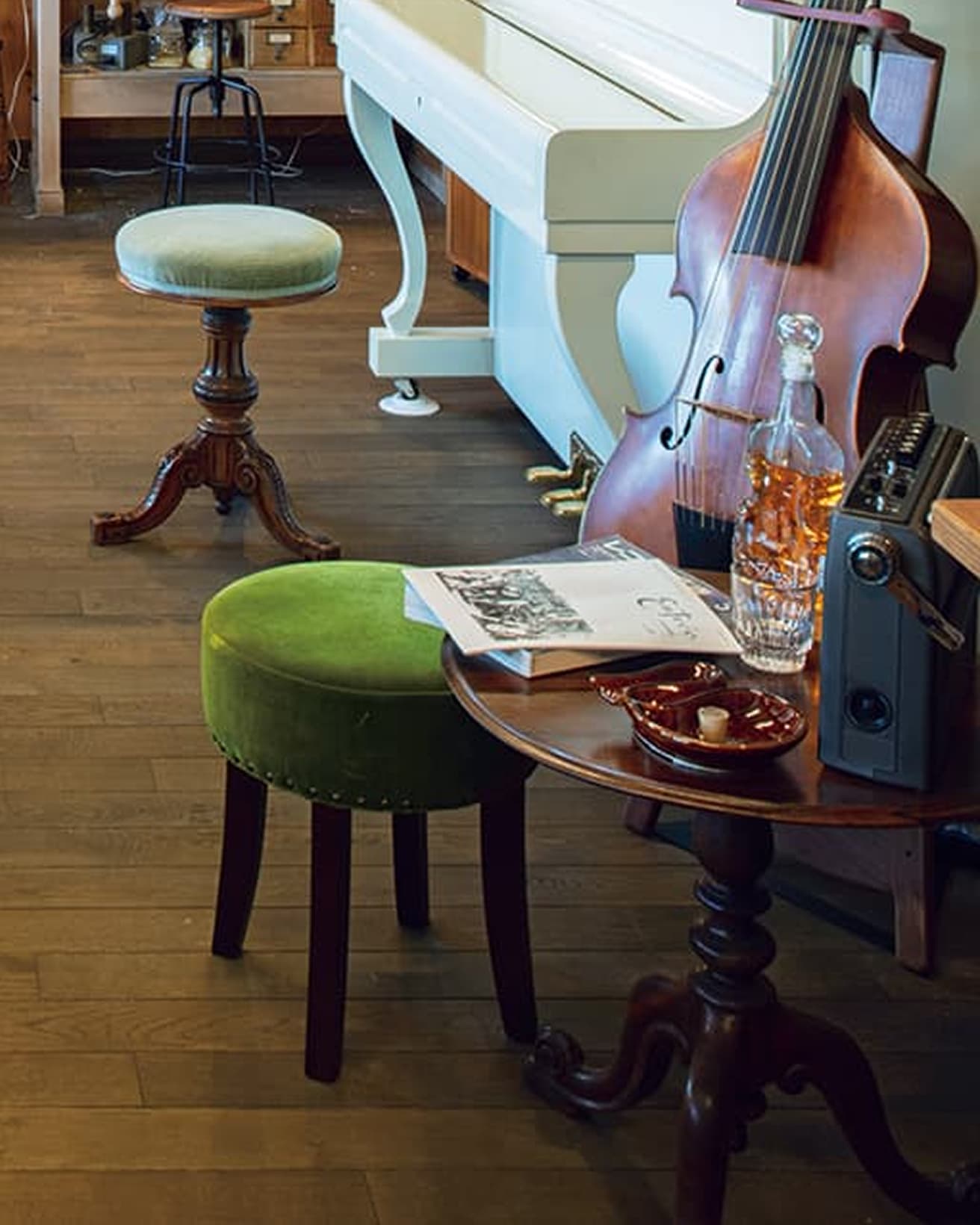 〈ジブリパーク〉の〈青春の丘〉には『耳をすませば』に登場する〈地球屋〉があるが、その1階には何がある？