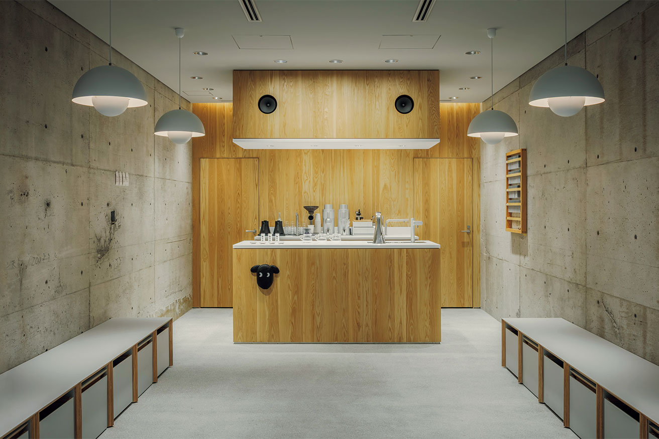 〈小大建築設計事務所〉手掛けるミニマルなカフェが代官山に誕生。目印は黒羊。