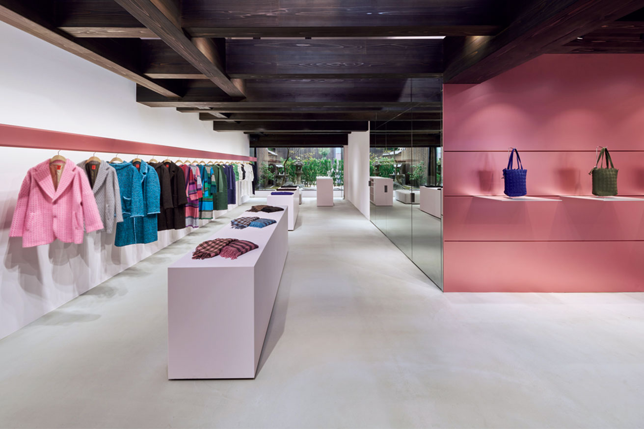 吉岡徳仁が手がけた〈HaaT〉の新店が京都にオープン。桜色がキーカラーの町家が誕生。