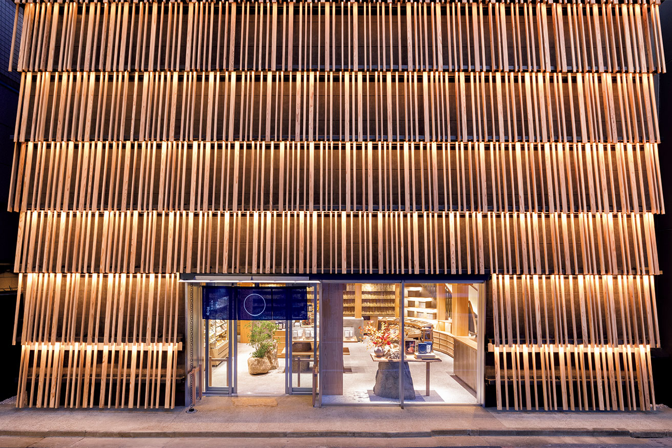 まるで茅葺き屋根 隈研吾が“つながり”を大事に設計。東京・銀座〈茅乃舎〉の旗艦店。