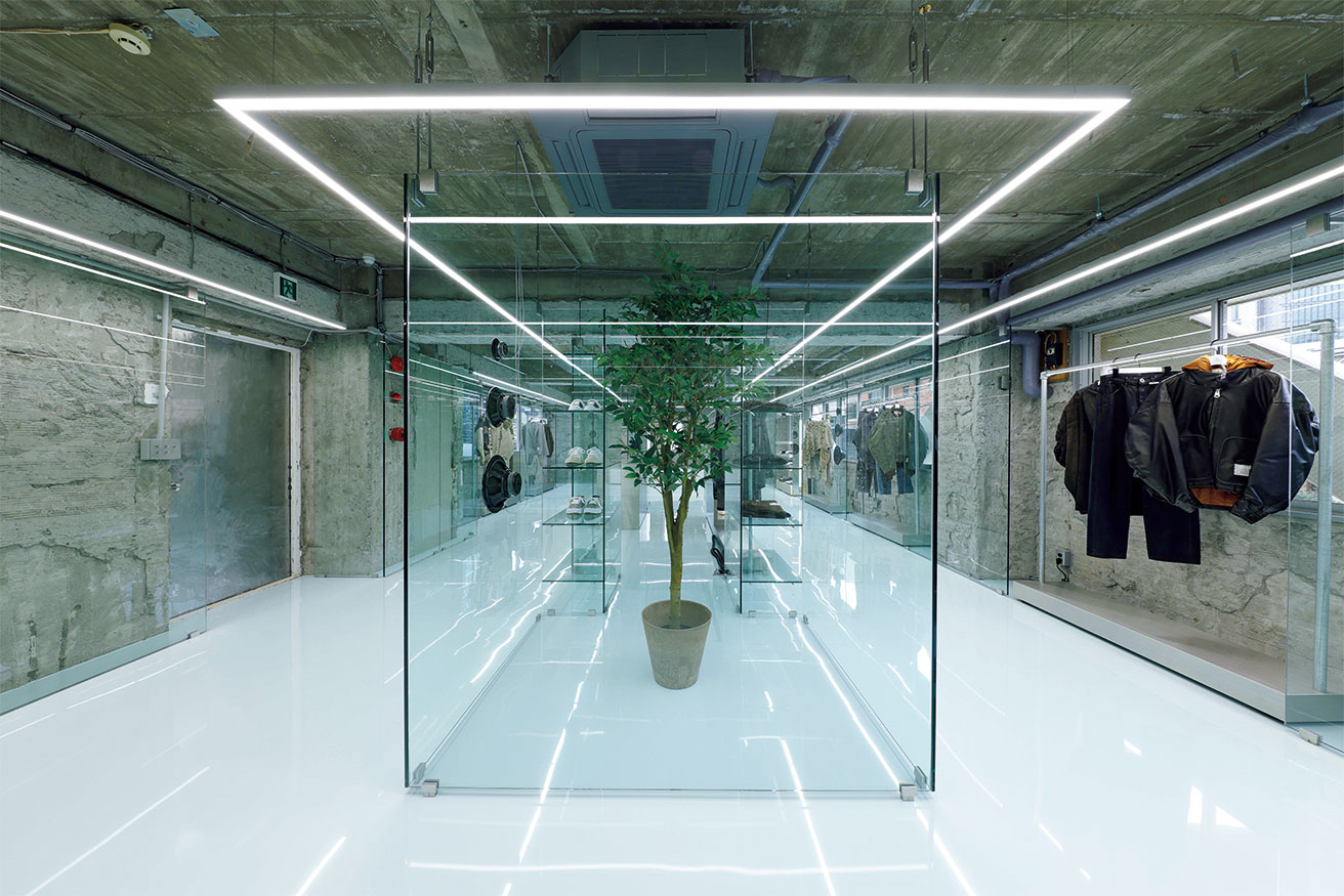 自ら内装も！ ミハラヤスヒロ、ブランド史上最大規模の旗艦店が原宿に全3フロアで誕生。