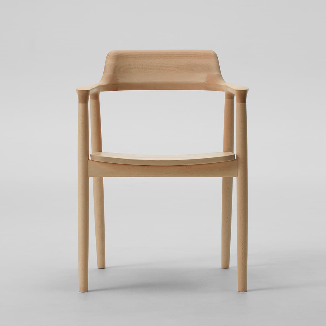 アメリカの〈アップル〉本社で使われている名作椅子《HIROSHIMA》のデザイナーは誰？