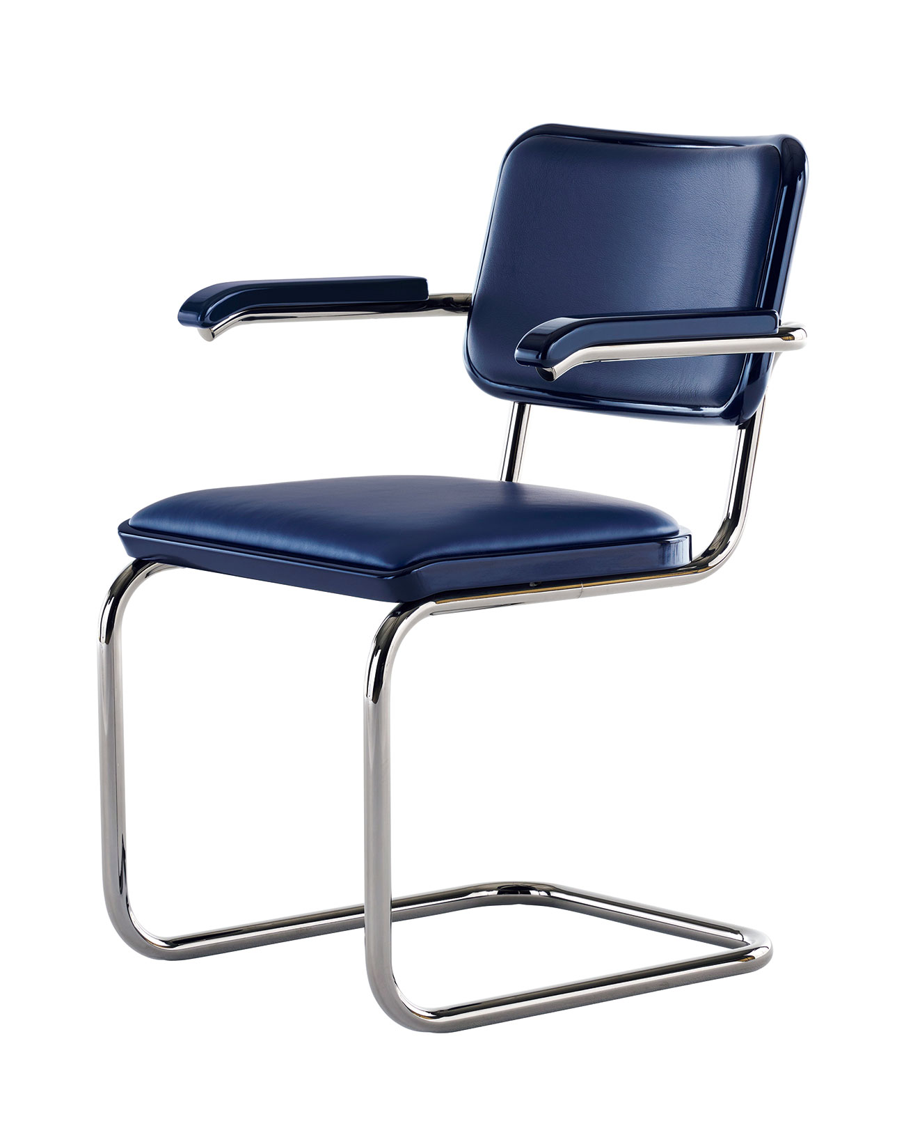 トーネット〉の名作チェアをジル・サンダーが再解釈。 | カーサ