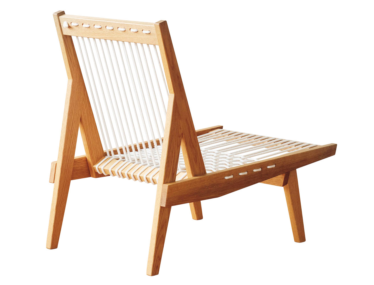 渡辺力による戦後デザイン黎明期の名作椅子が復刻。