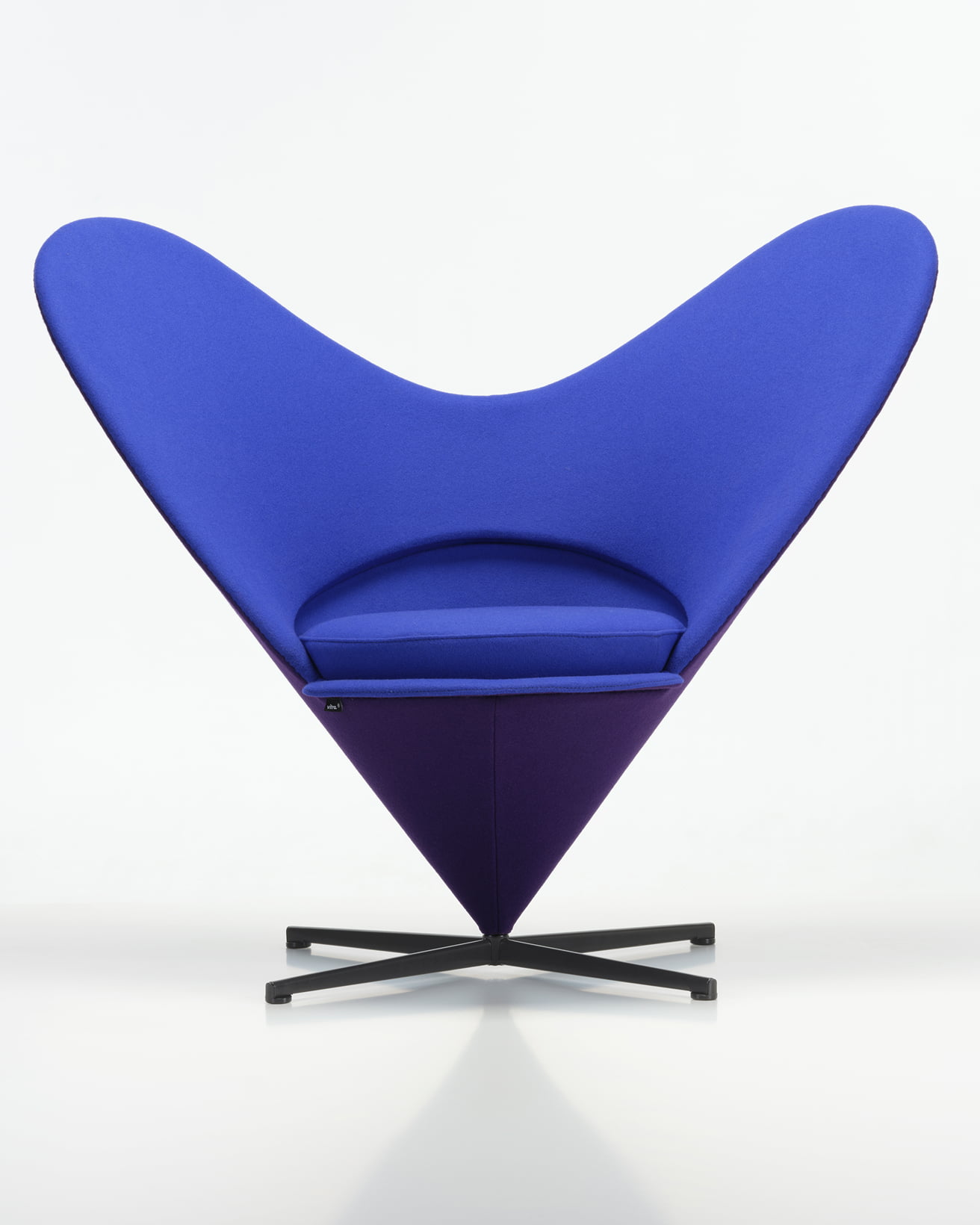 巨匠デザイナー、ヴァーナー・パントン生誕100周年を記念し〈ヴィトラ〉が贈る特別な《ハート コーン チェア》。