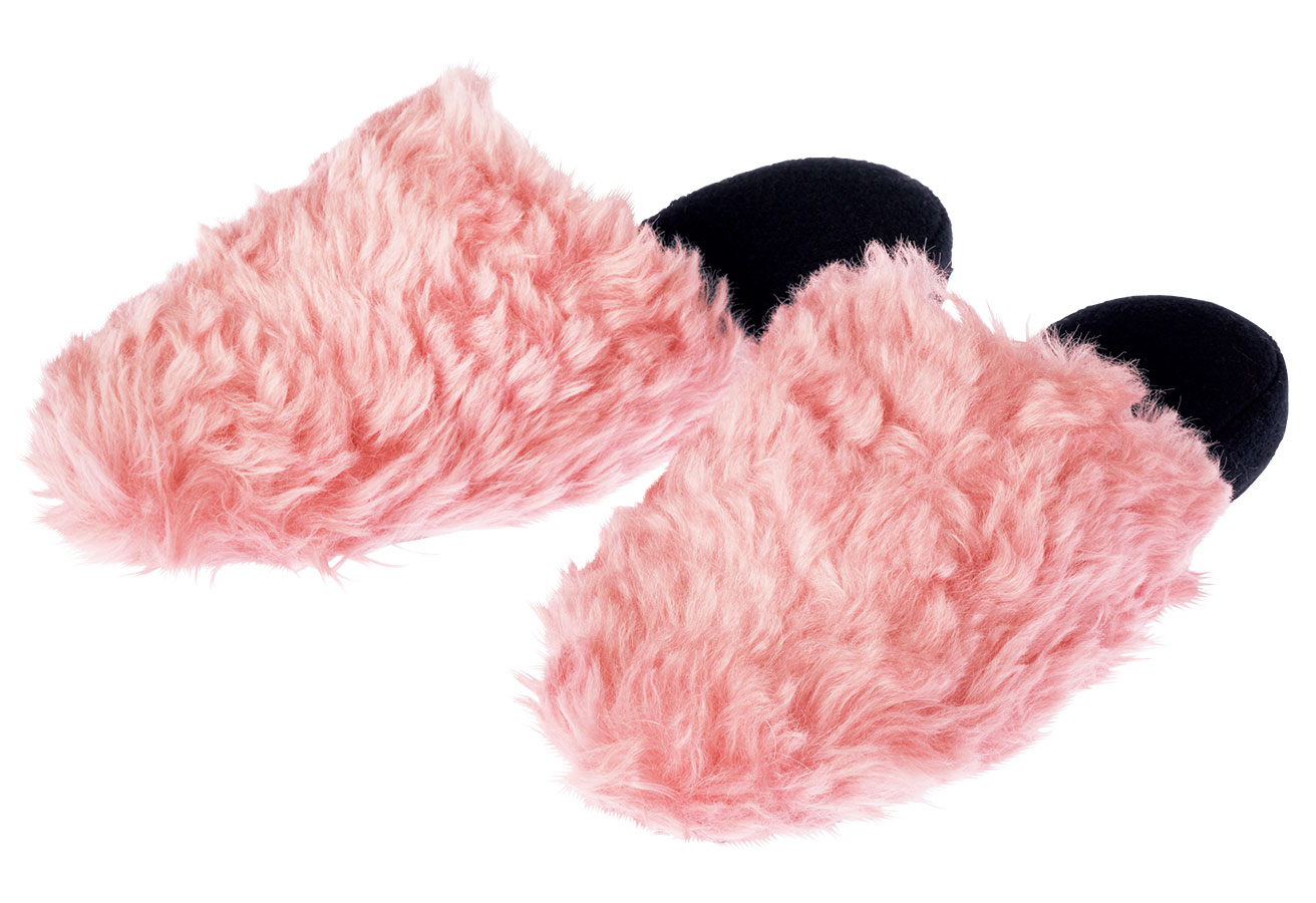 〈クヴァドラ／ラフ・シモンズ〉の極上モヘアスリッパが、冬時間を彩る。