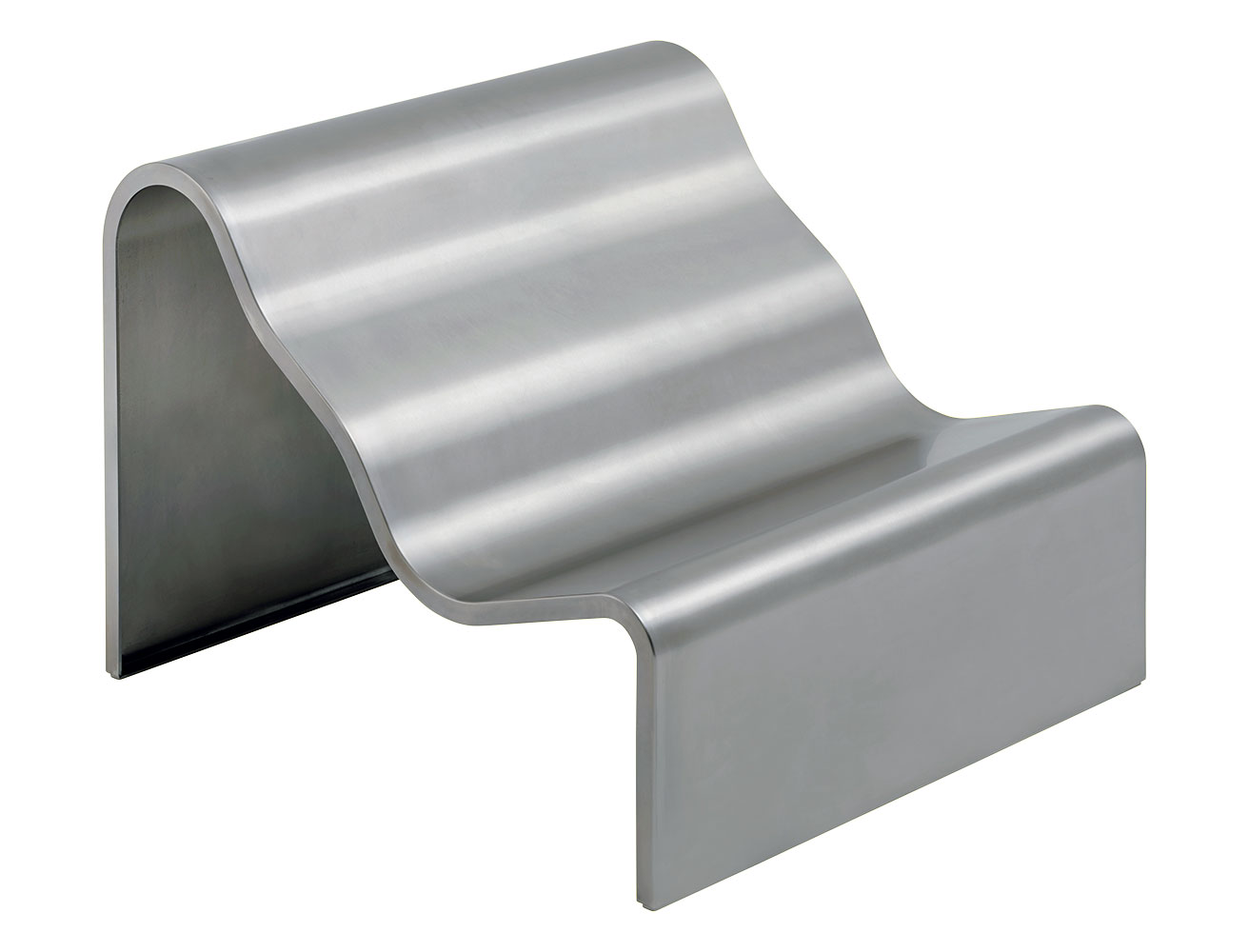 デンマークの若き才能。リセ・ヴェスターによる風景を愛でるベンチ。