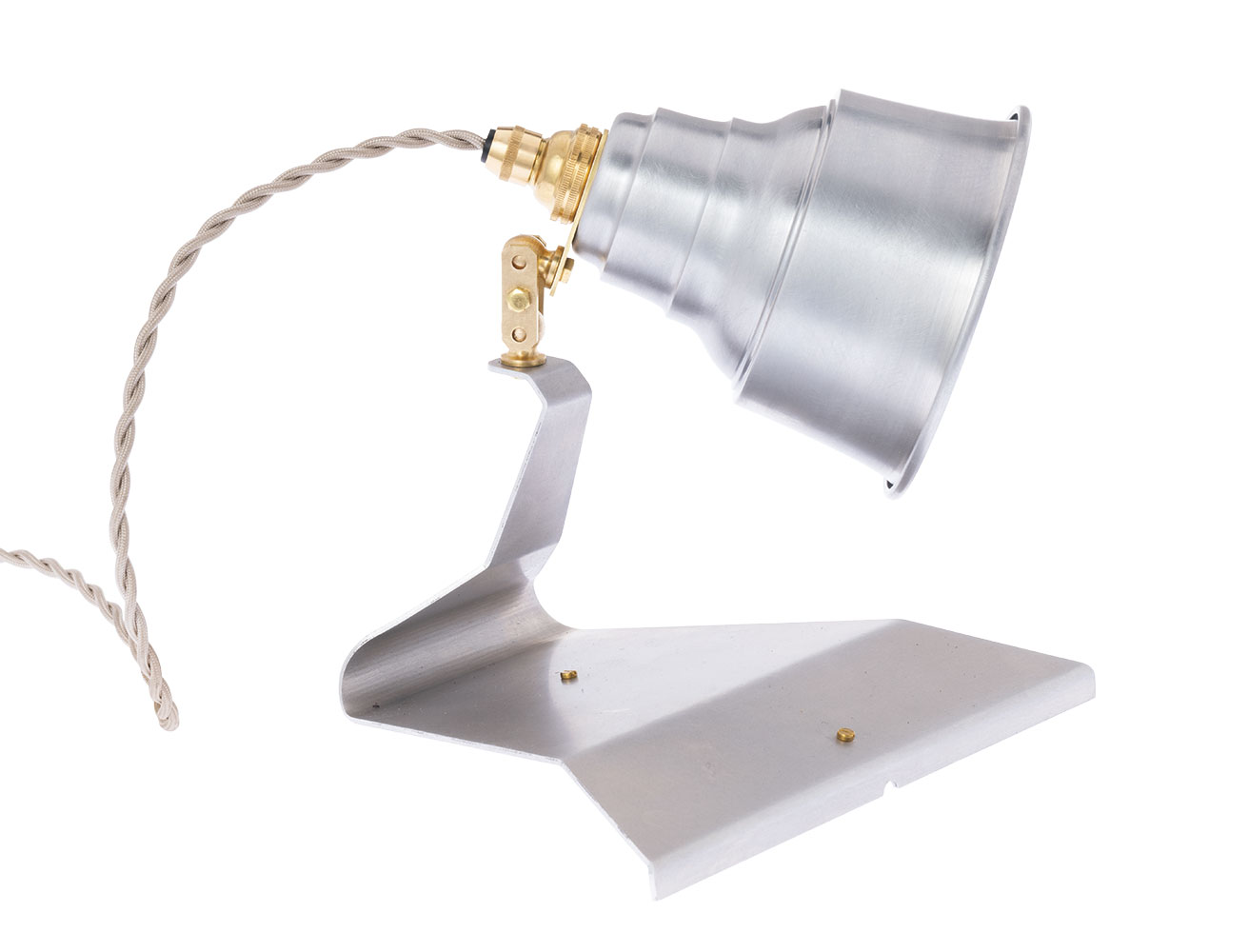 猿山修によるデザインと職人と精密な技術が融合した、新たなランプが発売。