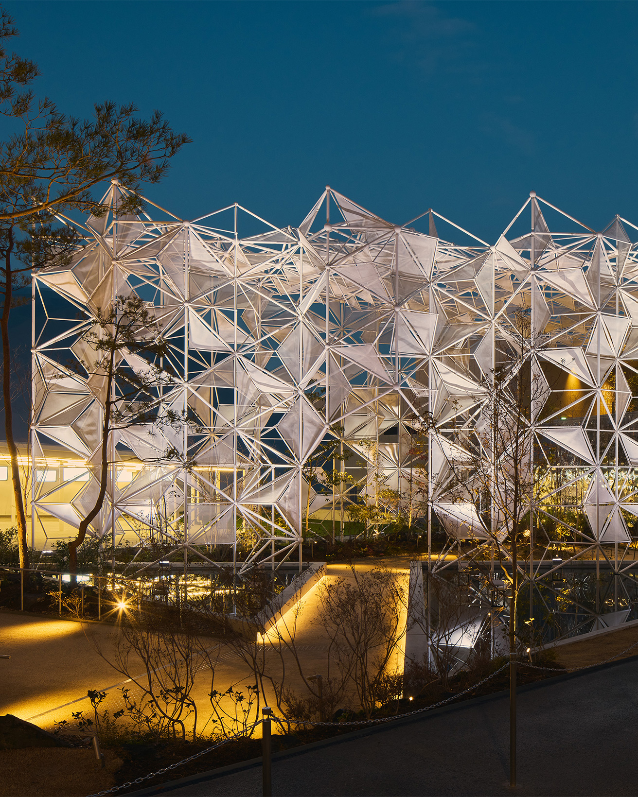 万博ウーマンパピリオン　配布品 大阪・関西万博 速報！】永山祐子が手がけた2つの万博建築をつなぐ