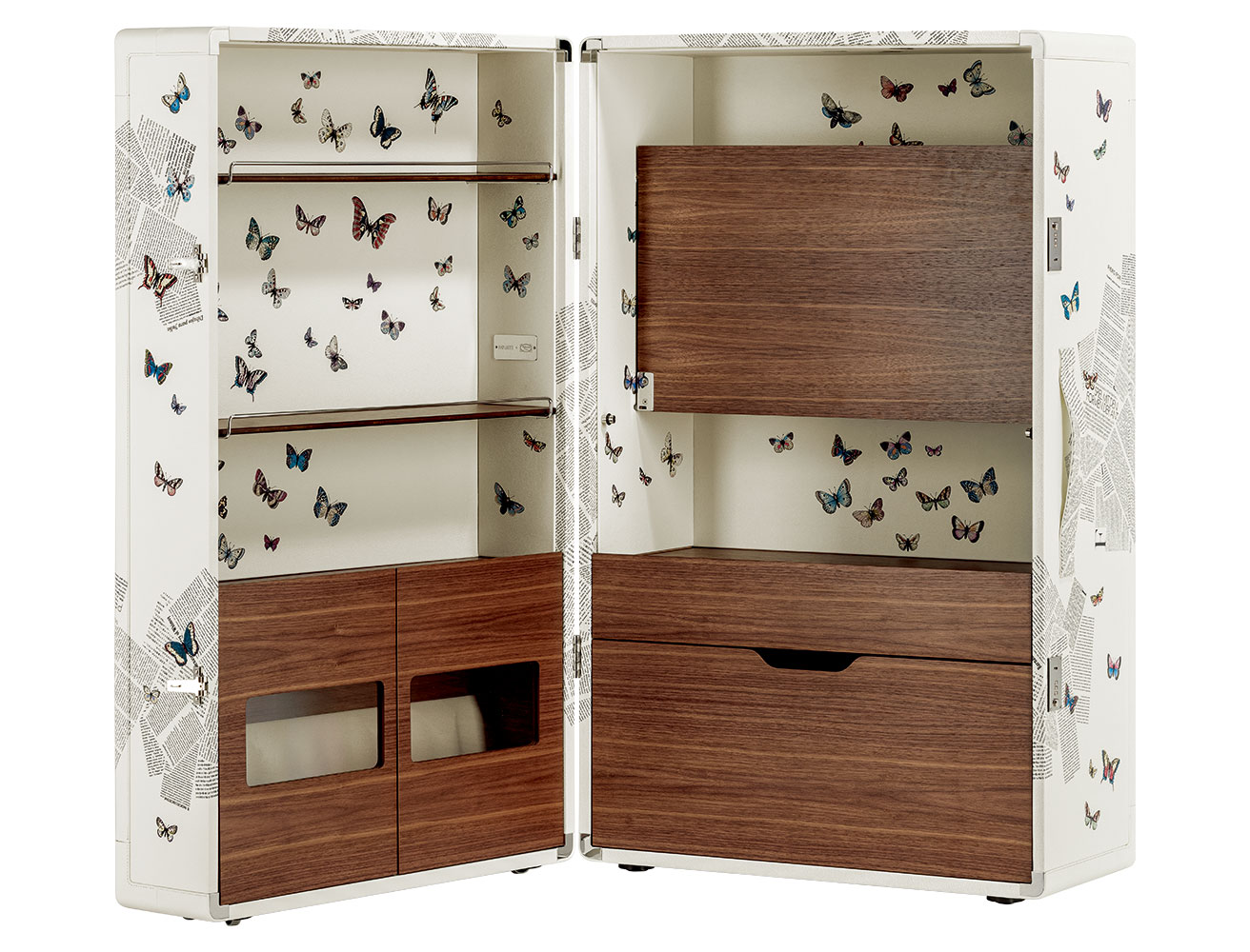 豪華客船の旅を彷彿させる〈ポルトローナ・フラウ〉の芸術的キャビネット。